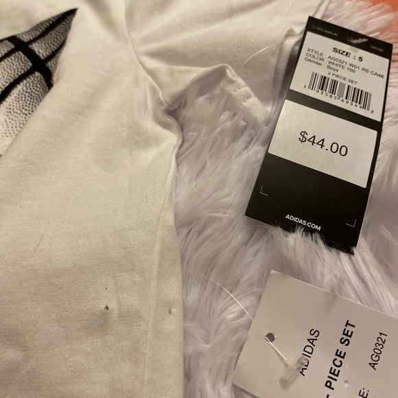 Adidas boy 2pc set size 5 - Picture 7 of 8